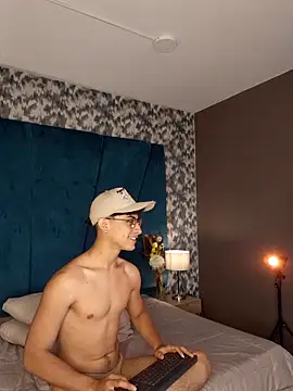 Aaron Eze online show from February 17, 9:43 pm