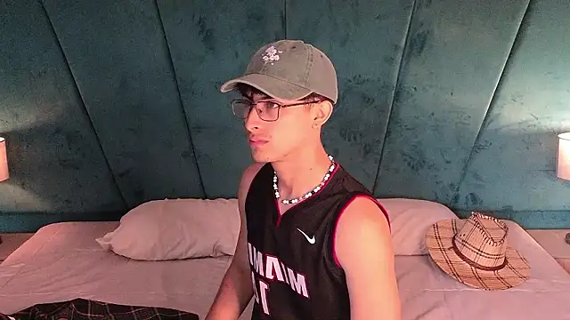 Aaron Eze online show from March 27, 9:14 pm