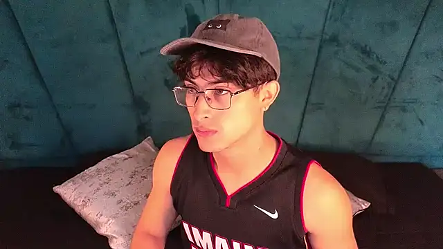 Aaron Eze online show from May 5, 1:08 pm