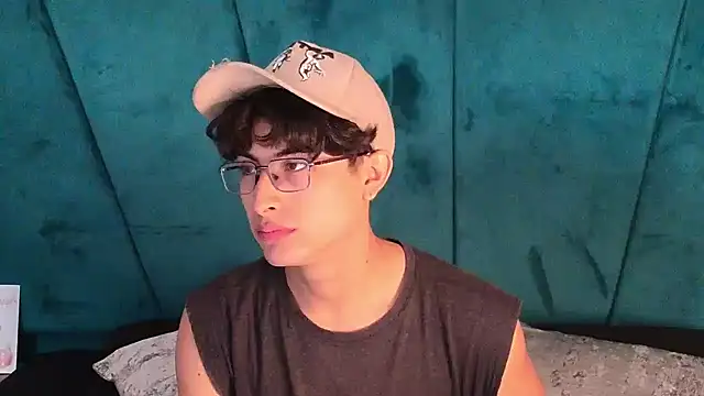 Aaron Eze online show from May 6, 1:38 pm
