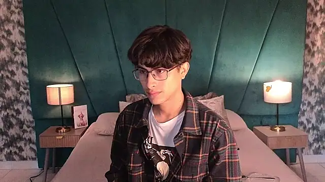 Aaron Eze online show from May 15, 12:56 pm