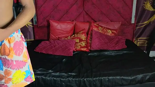 Snapshot of Latin_Femboy13 chatting on October 18, 9:43 am Latin Femboy13 online show from October 18, 9:43 am