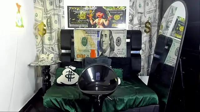 Snapshot of Latin_Femboy13 chatting on October 24, 7:32 pm Latin Femboy13 online show from October 24, 7:32 pm