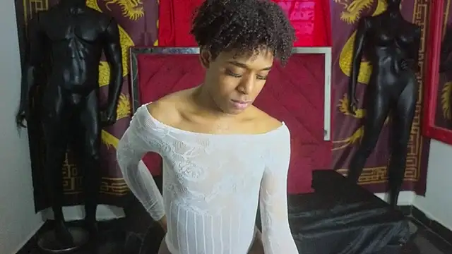 Snapshot of Latin_Femboy13 chatting on November 7, 11:43 am Latin Femboy13 online show from November 7, 11:43 am