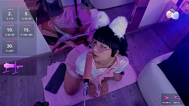 michelle cutee  online show from November 29, 8:45 pm