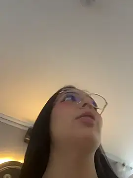 michelle cutee  online show from June 25, 7:40 pm