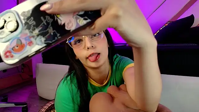 michelle cutee  online show from June 29, 7:58 pm