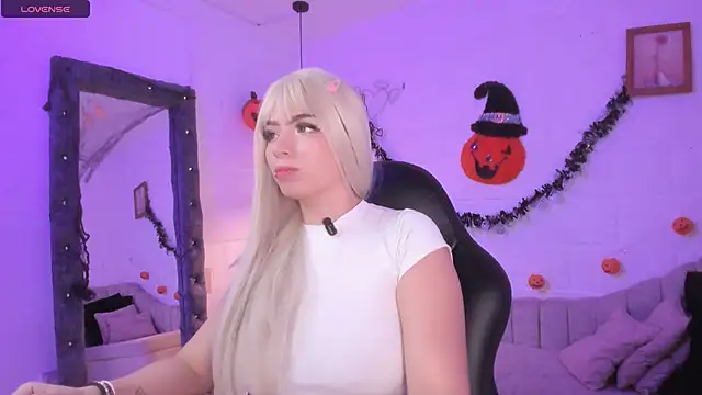 Snapshot of Cherrydoll_dl chatting on October 19, 10:38 am Cherrydoll dl online show from October 19, 10:38 am