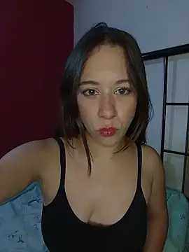 Snapshot of SweetKylie chatting on October 19, 4:46 am SweetKylie online show from October 19, 4:46 am