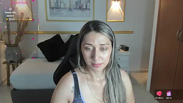 karlyy  online show from December 1, 7:41 pm