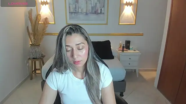 karlyy  online show from December 18, 7:09 pm