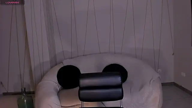 AnnieMonroe1 online show from November 8, 11:43 am