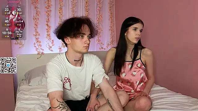 Snapshot of catchthiscouplle chatting on October 19, 10:32 pm catchthiscouplle online show from October 19, 10:32 pm