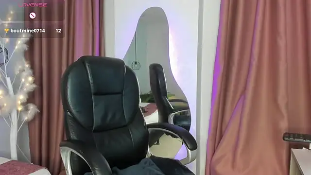 camila  bouzas online show from March 31, 11:21 am