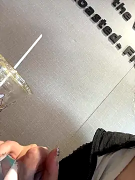 junjunbabe00000 online show from October 16, 7:42 am