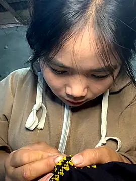 Snapshot of Embe-xinh18 chatting on November 3, 1:19 am Embe-xinh18 online show from November 3, 1:19 am