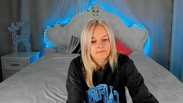 Snapshot of AlessaKiss chatting on May 4, 2:07 am AlessaKiss online show from May 4, 2:07 am