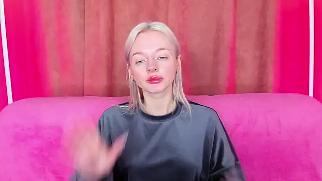 Snapshot of AlessaKiss chatting on May 7, 1:33 am AlessaKiss online show from May 7, 1:33 am