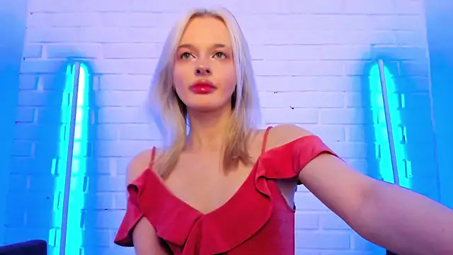 Snapshot of AlessaKiss chatting on May 13, 1:47 am AlessaKiss online show from May 13, 1:47 am