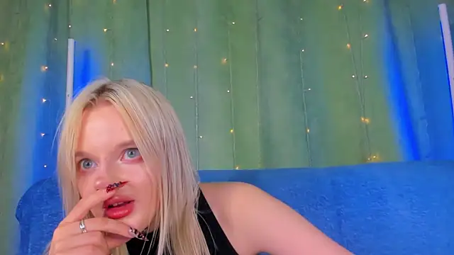 Snapshot of AlessaKiss chatting on June 3, 2:33 pm AlessaKiss online show from June 3, 2:33 pm