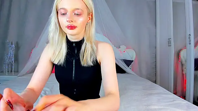 Snapshot of AlessaKiss chatting on June 5, 9:04 am AlessaKiss online show from June 5, 9:04 am