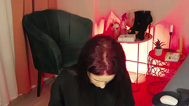 IzieCarter online show from February 7, 6:06 am