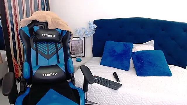 Snapshot of Scarlett_Glows1 chatting on October 22, 7:57 pm Scarlett Glows1 online show from October 22, 7:57 pm