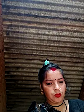 Snapshot of M-MAYA chatting on January 8, 8:27 am M-MAYA online show from January 8, 8:27 am