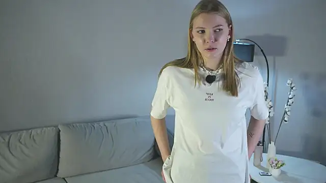 Snapshot of EviaCocola chatting on October 17, 11:35 am EviaCocola online show from October 17, 11:35 am