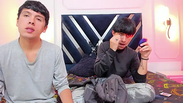 hoot booys  online show from November 17, 3:34 am