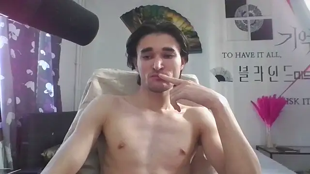 Snapshot of lilshotik chatting on October 18, 10:27 am lilshotik online show from October 18, 10:27 am