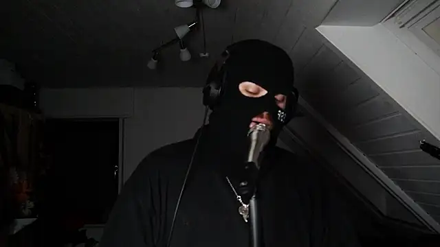 Snapshot of Symph0ny_0f_Gh0sts chatting on February 13, 9:11 pm Symph0ny 0f Gh0sts online show from February 13, 9:11 pm