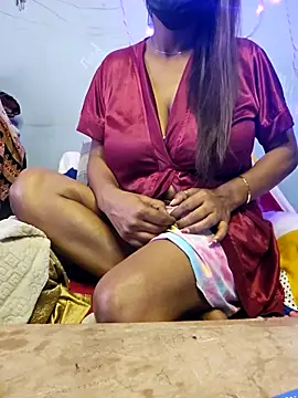 Snapshot of Desi_Maya69 chatting on December 4, 4:22 am Desi Maya69 online show from December 4, 4:22 am