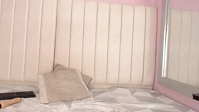 miel alisha online show from January 9, 12:30 pm