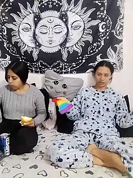 emily n abby online show from April 27, 1:53 pm