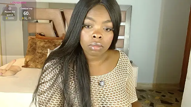 Snapshot of Maiacharris_ chatting on October 27, 7:40 pm Maiacharris online show from October 27, 7:40 pm