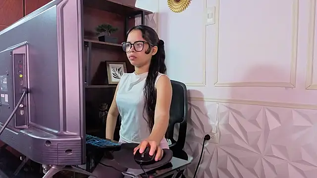 sharon ivanna12 online show from May 2, 7:41 pm