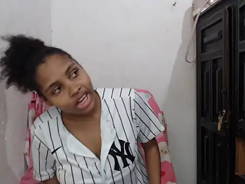 Snapshot of kataleya2021 chatting on December 4, 11:57 pm kataleya2021 online show from December 4, 11:57 pm