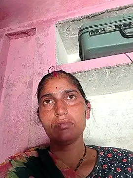Snapshot of Pooja_shre chatting on April 24, 4:37 am Pooja shre online show from April 24, 4:37 am