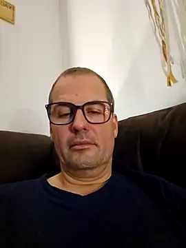 Snapshot of GermanMadMatt chatting on October 17, 5:43 am GermanMadMatt online show from October 17, 5:43 am