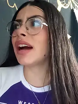 Snapshot of kaileyrivers chatting on April 15, 7:58 pm kaileyrivers online show from April 15, 7:58 pm