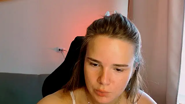Snapshot of May_Bloom chatting on July 10, 7:23 am May Bloom online show from July 10, 7:23 am