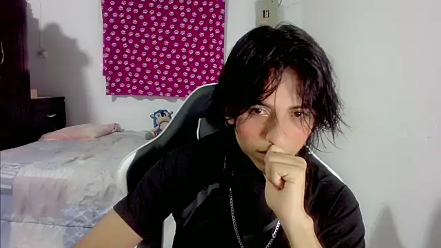 Snapshot of LouisOwOoo chatting on October 19, 11:55 am LouisOwOoo online show from October 19, 11:55 am