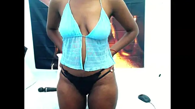Snapshot of AfricanBarbiee69 chatting on May 10, 11:15 am AfricanBarbiee69 online show from May 10, 11:15 am