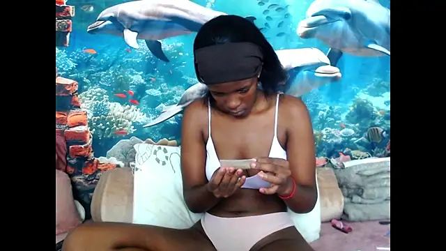 Snapshot of AfricanBarbiee69 chatting on May 19, 10:43 am AfricanBarbiee69 online show from May 19, 10:43 am