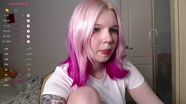 Snapshot of AnnySweetKiss chatting on October 17, 2:52 pm AnnySweetKiss online show from October 17, 2:52 pm