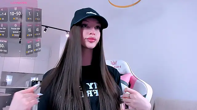 khloeforever online show from February 4, 8:03 pm