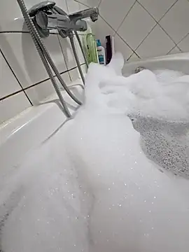 Snapshot of 16enes16 chatting on December 18, 5:52 pm 16enes16 online show from December 18, 5:52 pm