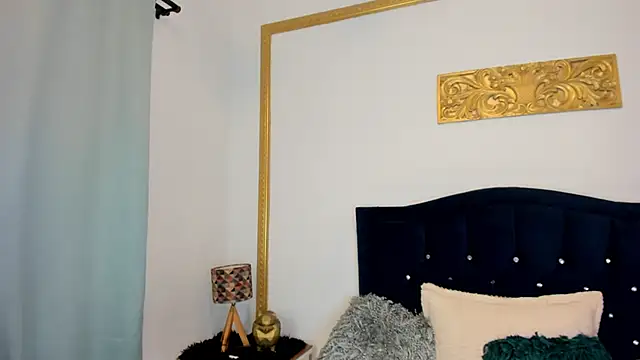 Inaya Khalifa online show from May 15, 11:23 pm