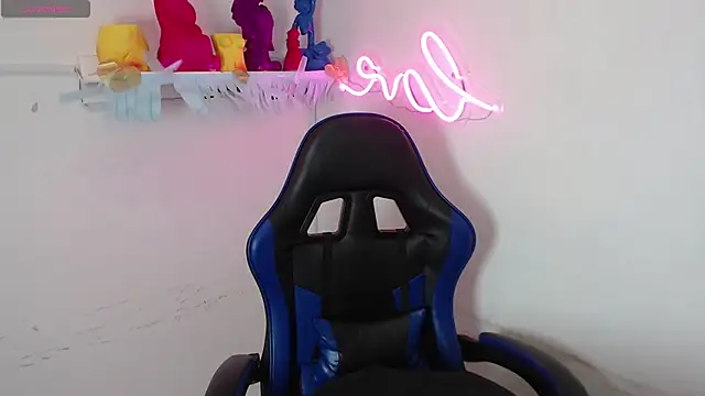 littlee red online show from November 17, 8:14 pm